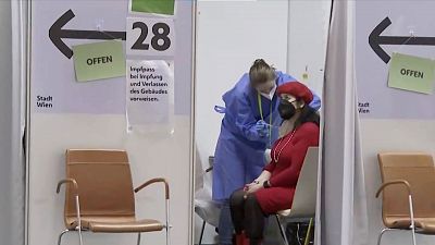 La vacunación contra la COVID-19 ya es obligatoria en Austria, con multas de 600 euros