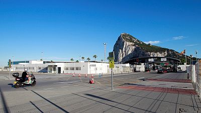 Los sanitarios españoles en Gibraltar, los primeros en vacunarse: "Es una buena noticia, pero hay miedo"