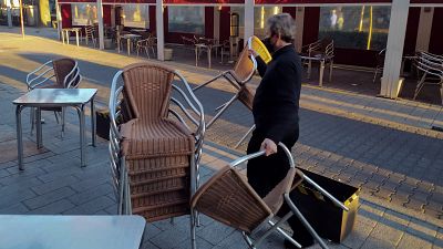 Madrid ampliará a seis los comensales por mesa permitidos en terraza y hace obligatorias las mascarillas en el interior