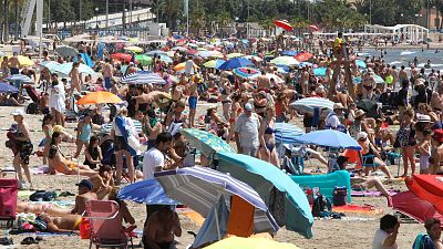 Llegan las vacaciones con los casos de coronavirus en aumento | Ver