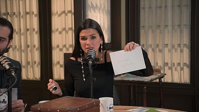 Cosas de palacio - El romance lésbico soñado por Miren y Sabela - Cosas de palacio | Ver