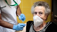 Sanidad da luz verde a vacunar con una cuarta dosis a mayores de 80 años y a quienes vivan en residencias