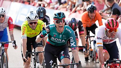 Sam Bennett se corona al sprint en Utrecht; Mike Teunissen, nuevo maillot rojo