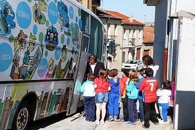 'Crónicas' muestra el funcionamiento de los bibliobuses en España y su labor de fomento de la lectura