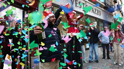 Cuartos premios Lotería Navidad 2025: 25.508 y 78.477 - Telediario 1 | Ver