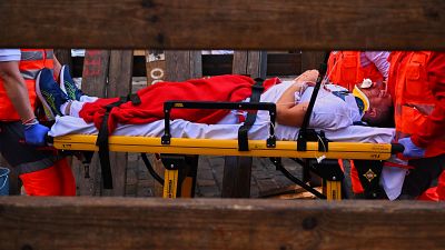 Siete heridos, dos de ellos con contusión craneal, según el parte médico del cuarto encierro de San Fermín 2025