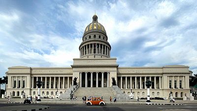 Cuba anuncia la eliminación de 92.000 puestos de empleo público pero asegura que no abandonará el socialismo
