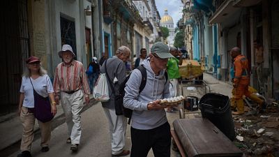 Cuba sufre su peor crisis: el turismo se desploma ante la falta de combustible - La tarde en 24h | Ver Cuba sufre su peor crisis: el turismo se desploma ante la falta de combustible - La tarde en 24h | Ver