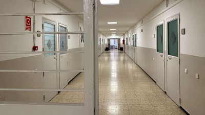 Pasillo de un módulo ordinario de la prisión de Wad-Ras. Dentro hay las celdas y un comedor.