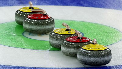 Imagen de las piedras del curling durante un partido de los Juegos Olímpicos de invierno de Milano Cortina 2026. Imagen de las piedras del curling durante un partido de los Juegos Olímpicos de invierno de Milano Cortina 2026.