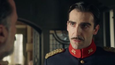 Curro entrega al coronel Fuentes las pruebas que incriminan a Lorenzo en 'La Promesa'