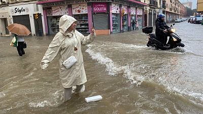 Miles de desalojados, inundaciones y suspensión de los trenes y autobuses en Málaga por los efectos de la DANA