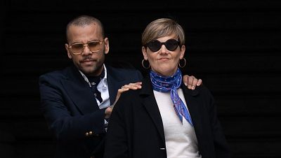 La denunciante de Alves recurrirá ante el Supremo la absolución del futbolista, que recupera sus pasaportes