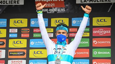 Lutsenko gana la contrarreloj y Postlberger salva el maillot amarillo Lutsenko gana la contrarreloj y Postlberger salva el maillot amarillo