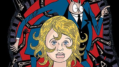 En la portada de un cómic, una niña rubia y un personaje con cabeza de búho comparten el protagonismo. El fondo oscuro y las figuras esqueléticas sugieren un ambiente misterioso y peligroso.