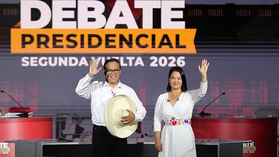 Fujimori llama a elegir entre "orden o caos" y Sánchez asegura que salvará "la democracia" en el debate presidencial en Perú