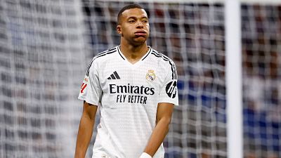 Kylian Mbappé se desespera en el clásico ante el Barcelona Kylian Mbappé se desespera en el clásico ante el Barcelona