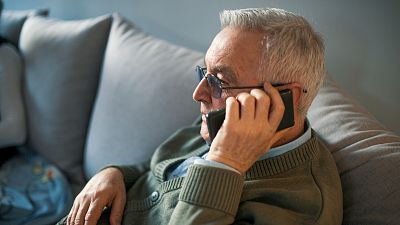 ¿Qué es el plan 'Le Llamamos' y qué documentos necesito para hacer la declaración de la renta por teléfono?