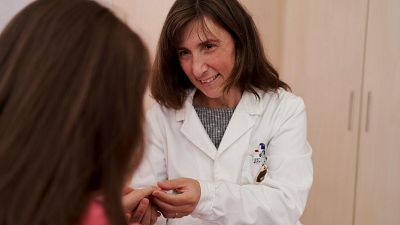 El Gobierno aprueba el decreto que garantiza la sanidad pública universal a extranjeros sin residencia legal