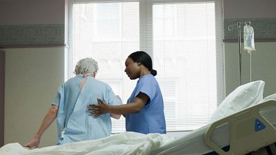 El Defensor del Pueblo estudia soluciones para dar el alta hospitalaria a los pacientes que no tienen dónde ir