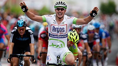 Degenkolb se lleva el primer sprint de la Vuelta