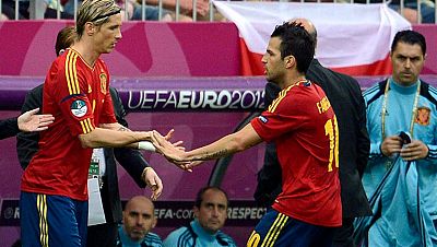 Del Bosque nos sorprendió a todos en el estreno ante Italia. Ni un solo delantero centro en la alineación titular. Prefirió jugar con Cescs de falso extremo como lo hace en el Barça y después, ya conseguido el empate apostó por Torres.