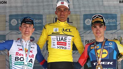 Isaac Del Toro, delfín de Pogacar, gana con autoridad el Tour Auvergne - Rhône-Alpes con Ayuso en el podio