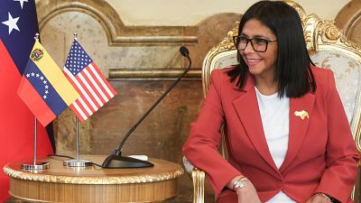 Delcy Rodríguez anuncia en medio de las protestas en Venezuela que incrementará los salarios el 1 de mayo