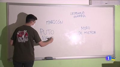 Lluitar contra els delictes d'odi: els Mossos fan tallers per conscienciar els joves - veure ara Lluitar contra els delictes d'odi: els Mossos fan tallers per conscienciar els joves - veure ara