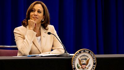 Los demócratas se dividen en torno a Kamala Harris: del apoyo directo de los Clinton al silencio de Obama