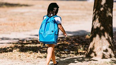 Profesorado y familias de dos escuelas de Barcelona denuncian aislamiento del alumnado en clase. Profesorado y familias de dos escuelas de Barcelona denuncian aislamiento del alumnado en clase.