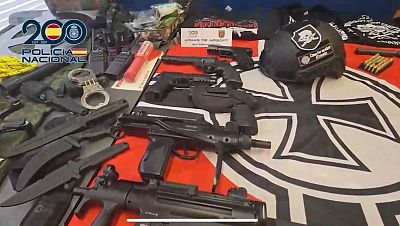 Desarticulada en Castellón una célula de la organización neonazi The Base - Telediario 1 | Ver