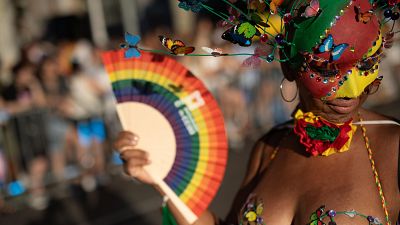 Desfile del Orgullo LGTBIQ+ 2024 de Madrid, en directo: Miles de personas se manifiestan en Madrid al grito de “Mis derechos no se negocian”