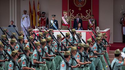 Los reyes presiden en Vigo un desfile del Día de las Fuerzas Armadas sin aviones ni paracaídas