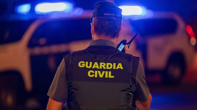 Detienen a un hombre tras presuntamente secuestrar y atar a un árbol a una joven en medio del campo en Málaga