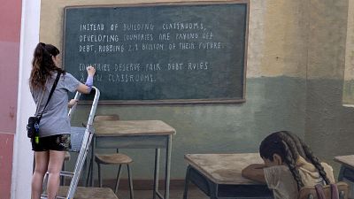 La deuda ahoga al sur global: cuando el pago de intereses eclipsa al gasto en servicios públicos La deuda ahoga al sur global: cuando el pago de intereses eclipsa al gasto en servicios públicos