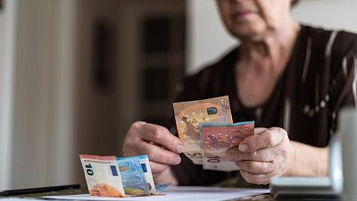 Precariedad y cotizaciones más bajas: ¿cómo afecta la brecha de género a las mujeres pensionistas?