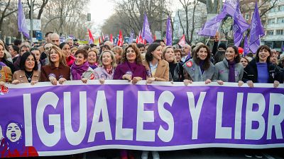 Las ministras de PSOE y Podemos acuden a la misma marcha en Madrid tras su choque por el 'solo sí es sí'