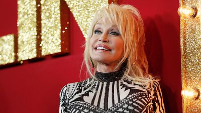 Diez momentazos que demuestran que Dolly Parton es la heroína que necesitábamos