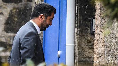 Dimite el ministro principal de Escocia, Humza Yousaf, tras perder el apoyo de los verdes