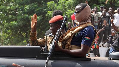 Dimite el presidente de transición de Burkina Faso, derrocado por un golpe de Estado