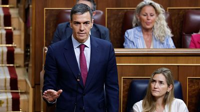 Sánchez apoya a Zapatero y descarta elecciones y Feijóo le recrimina que sin su Gobierno "no habría podido delinquir"