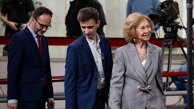 La reina Sofía visita Radio Clásica en su 60 aniversario - Telediario 1 | Ver