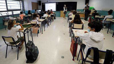 Los docentes interinos con cinco años de antigüedad podrán optar a plaza fija sin opositar