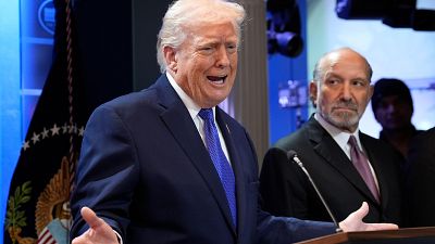 Trump firma un arancel global adicional del 10% tras el fallo del Supremo y amenaza con medidas "más fuertes"