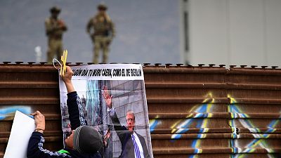 Donald Trump dice que el Ejército de EE.UU. vigilará la frontera con México hasta que se construya el muro