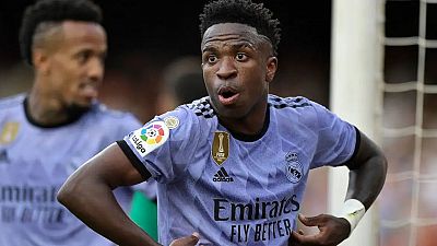 Dos jóvenes admiten haber hecho gestos a Vinicius en Mestalla, pero niegan los insultos racistas