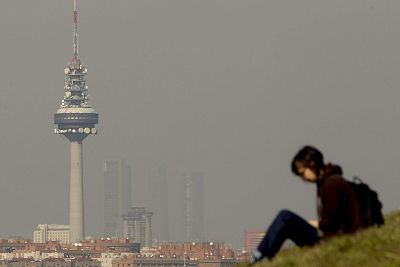 Dos tercios de la población española respiró en 2024 aire contaminado por encima de los nuevos límites legales | Ver