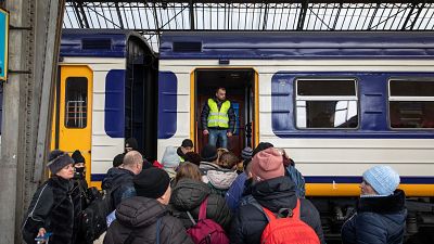 Un dron ruso impacta en un tren ucraniano a tan solo dos kilómetros de la frontera polaca sin causar daños personales