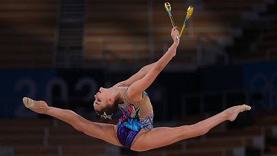 Duelo familiar en los JJOO: las gemelas rusas Averina lucharán por el oro en la final individual de gimnasia rítmica